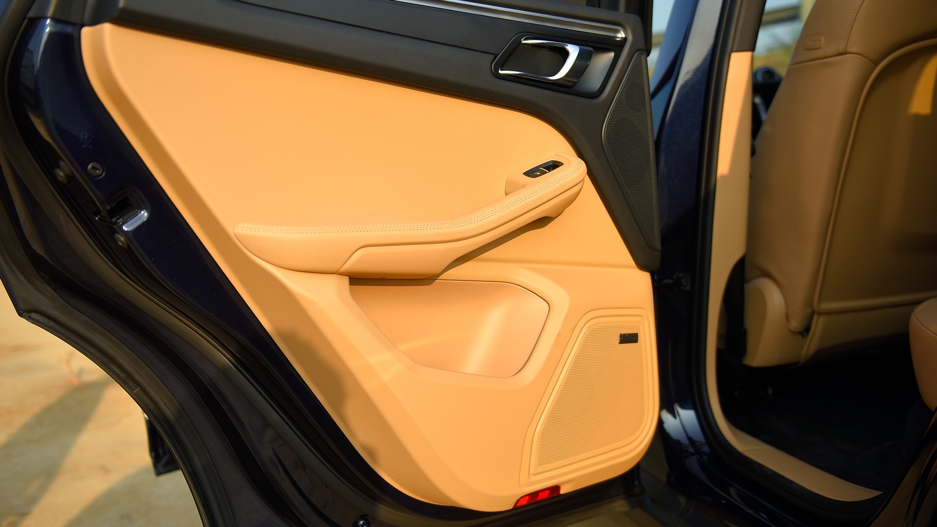 Porsche Macan 2016 R4 Interior